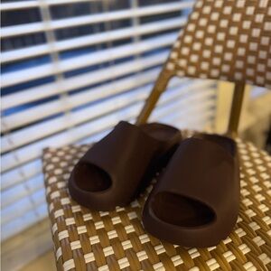 Yeezy Brown Foam Slides Minimalist Sandals Comfort Slides Size 8 Unisex